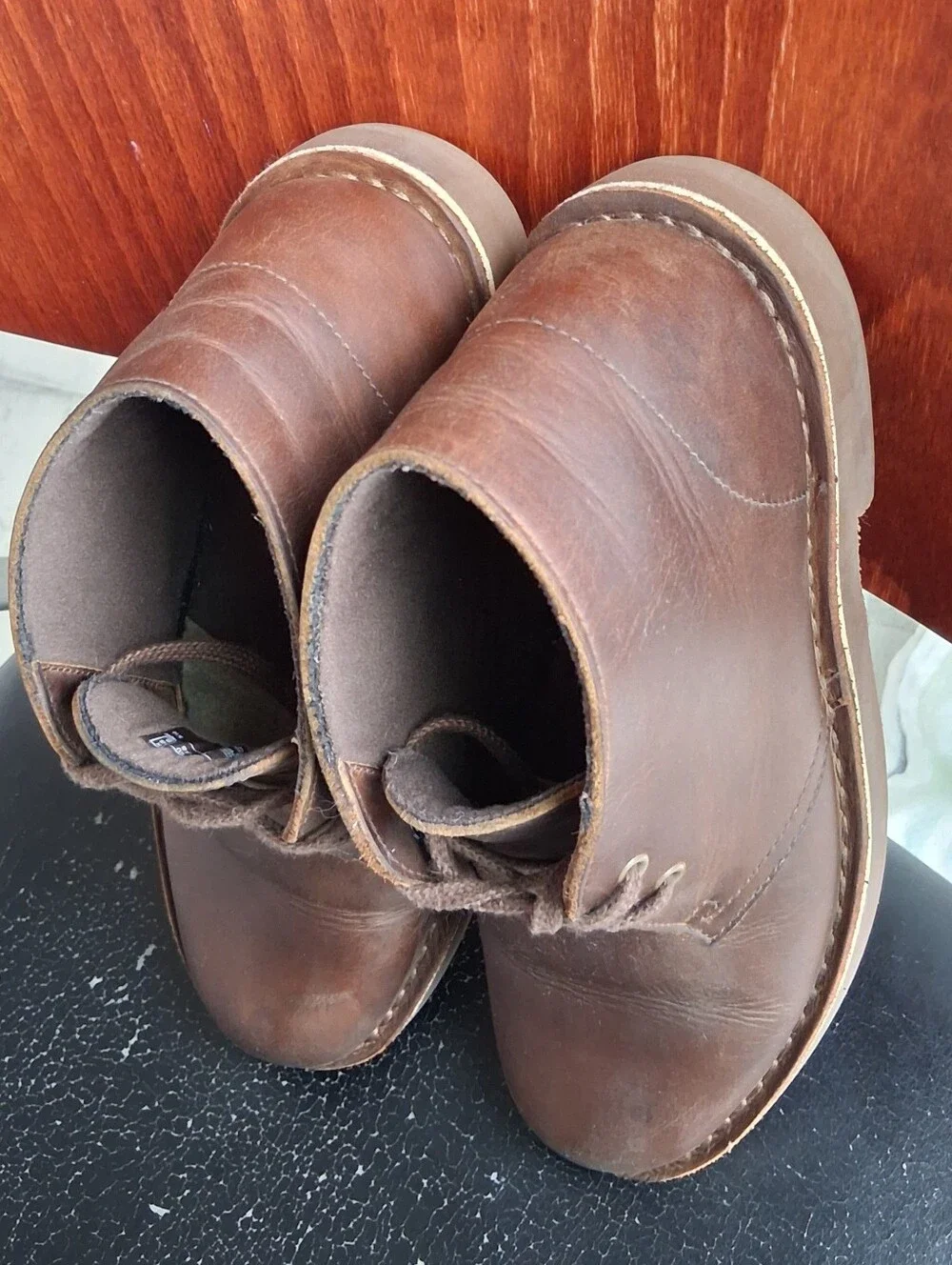 Clarks Chukka Boot, Tobacco brown leather, 7.5 W. Oiled, sanetized. Classic.